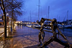 hull marina 1 sm.jpg